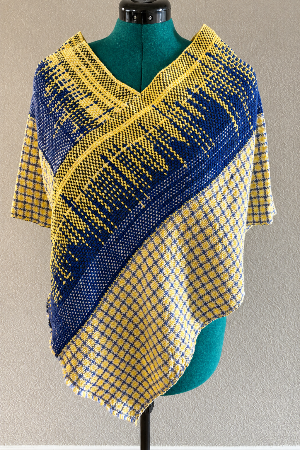 Picnic in the City poncho photo 11 with subtle lighting correction